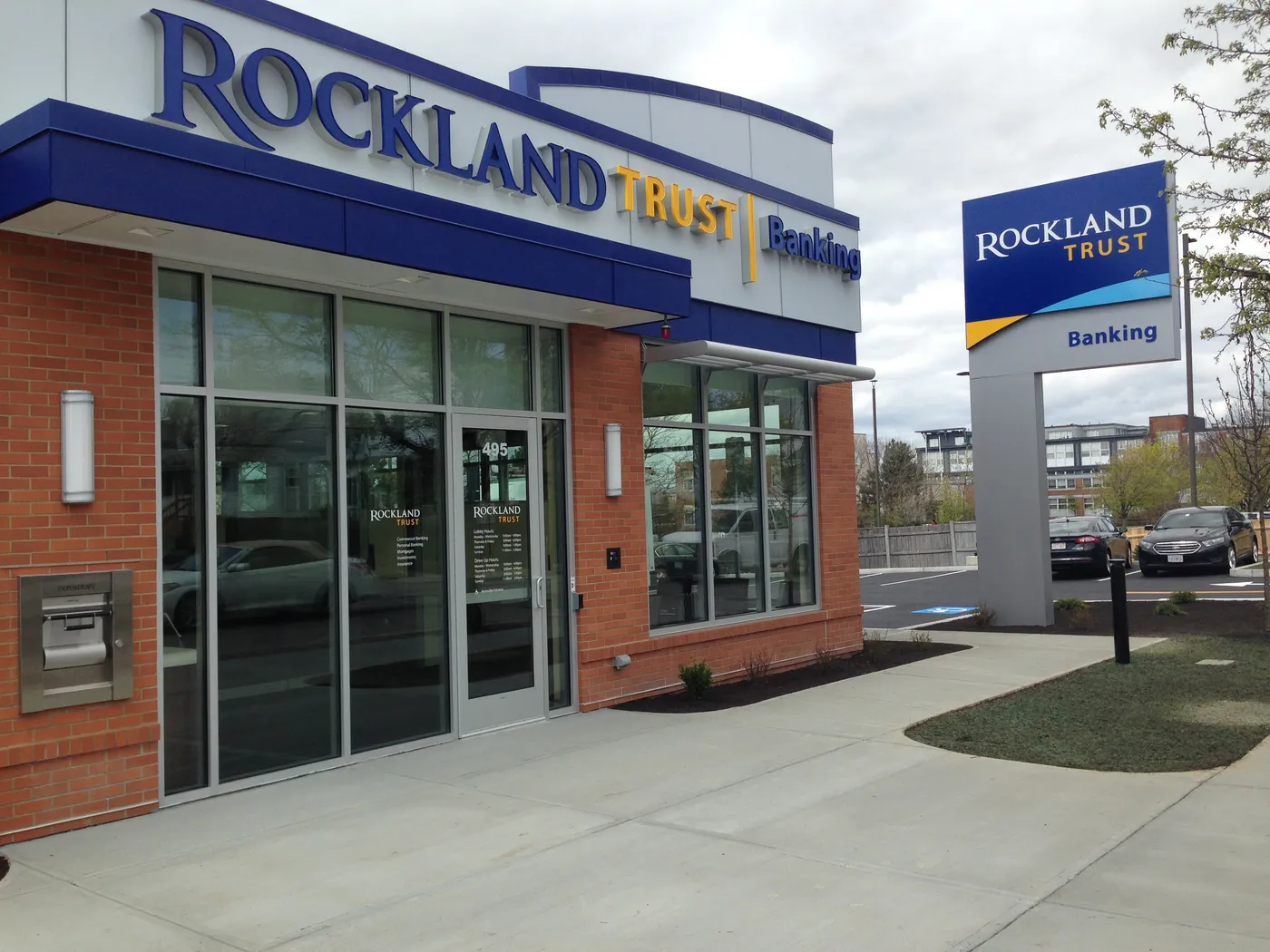 Rockland Trust bank branch built by H&H Builders